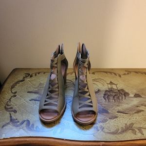 SODA OLIVE OPEN TOE SHOES